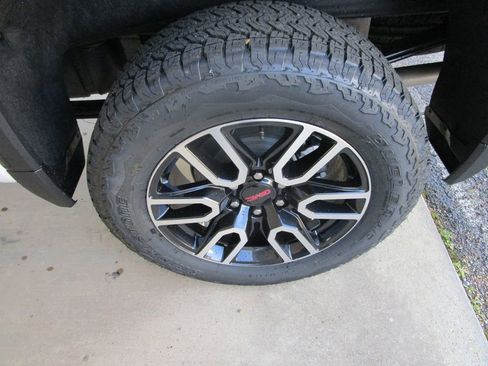 New 2026 GMC Sierra 1500 AT4 w/ Technology Package image 9