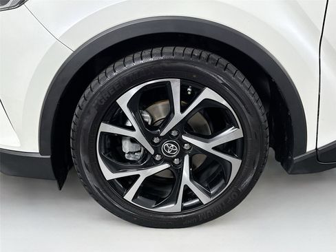 Used 2018 Toyota C-HR XLE image 42