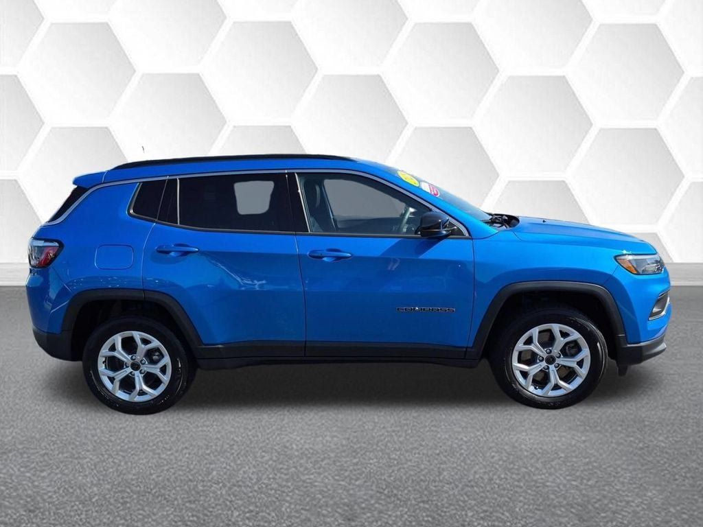 Certified 2025 Jeep Compass Latitude AWD/4WD image 2