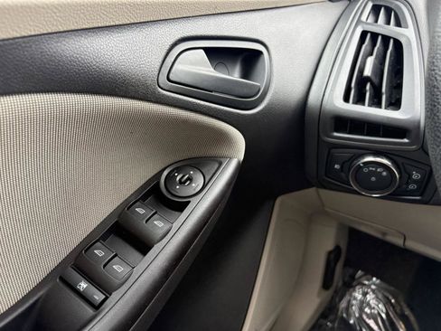 Used 2012 Ford Focus SE FWD image 13