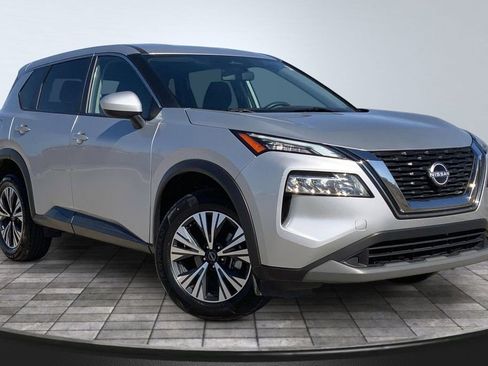 Used 2023 Nissan Rogue SV image 3