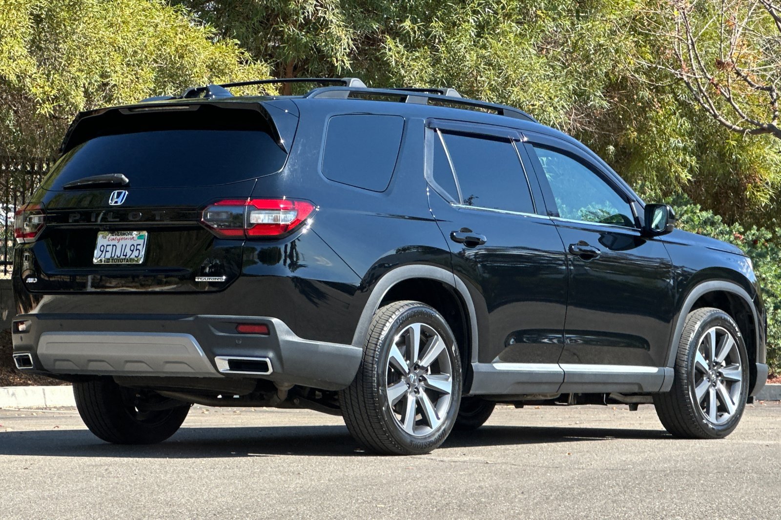 Used 2023 Honda Pilot Touring image 4