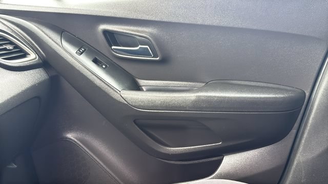 Used 2017 Chevrolet Trax LS FWD image 23