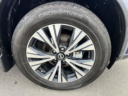 Certified 2021 Nissan Rogue SV FWD image 12