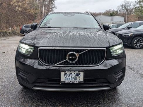 Used 2020 Volvo XC40 T4 Momentum image 2