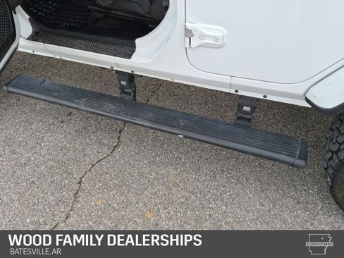 Used 2019 Jeep Wrangler Unlimited Sahara image 20