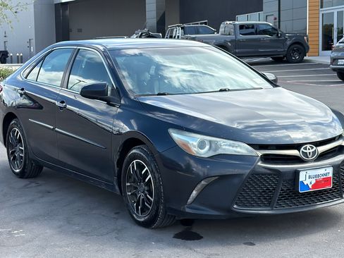 Used 2015 Toyota Camry SE FWD image 3