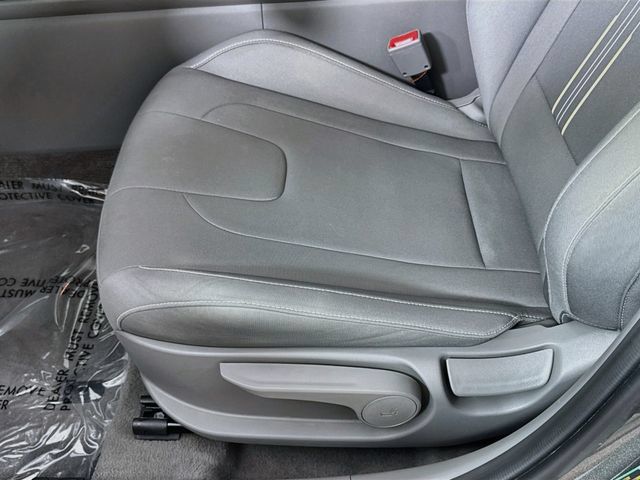 Certified 2025 Hyundai Elantra Sport FWD image 30