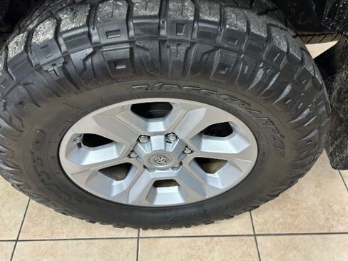 Used 2016 Toyota 4Runner SR5 image 22