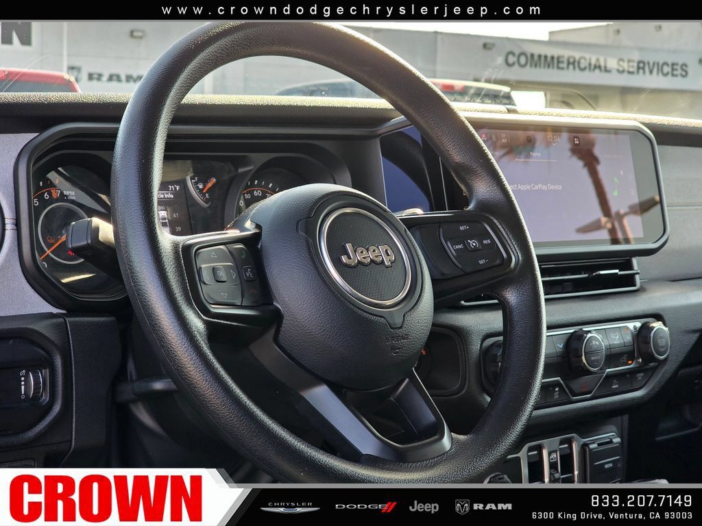 Used 2025 Jeep Gladiator Mojave AWD/4WD image 21