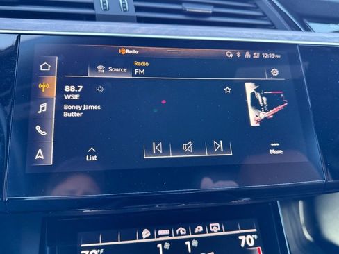 Used 2022 Audi e-tron Premium Plus w/ Premium Plus Package image 20