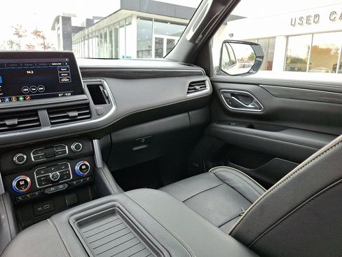 Used 2021 GMC Yukon SLT w/ SLT Luxury Plus Package image 16