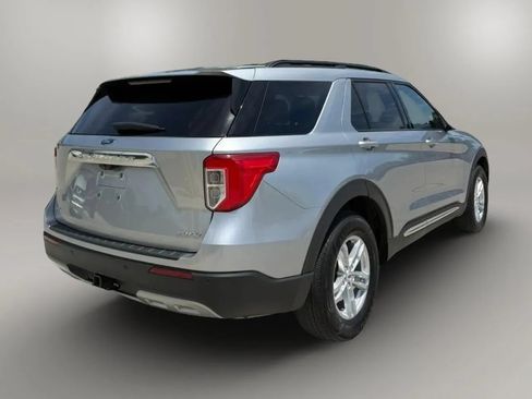 Used 2022 Ford Explorer XLT w/ Equipment Group 202A AWD/4WD image 6