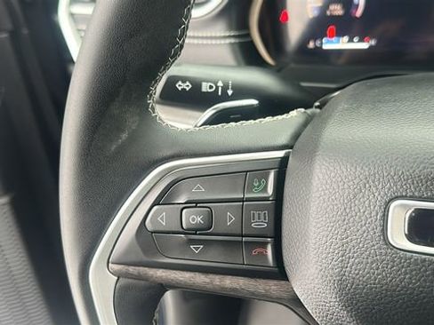 Used 2023 Jeep Grand Cherokee Limited image 18