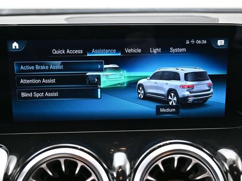 Used 2022 Mercedes-Benz GLB 250 w/ Premium Package Lite image 31