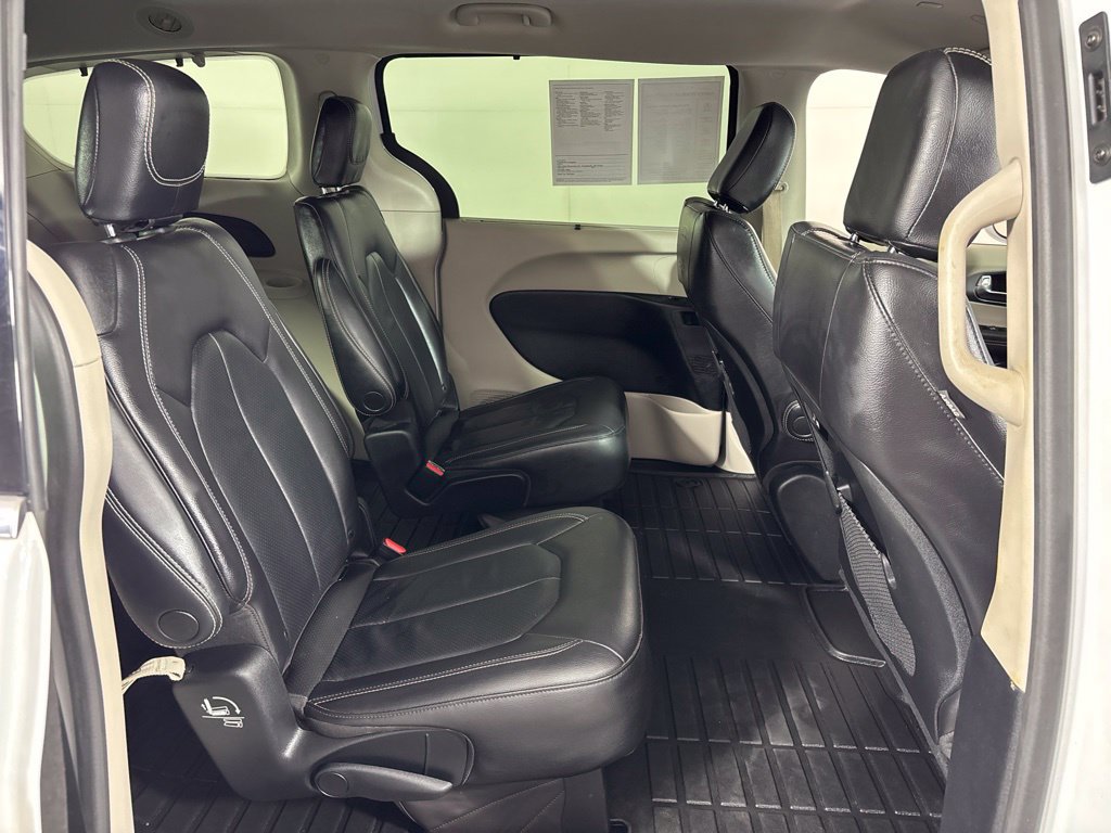 Used 2022 Chrysler Pacifica Touring-L AWD/4WD image 7