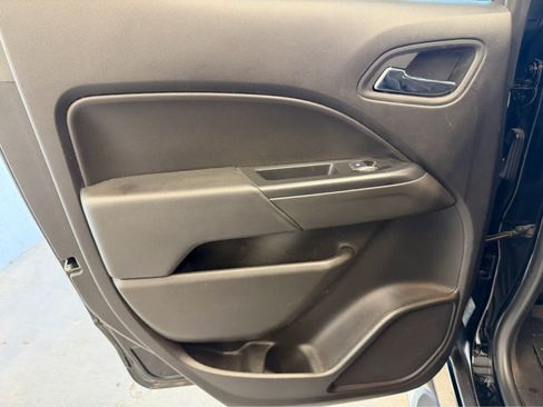 Used 2019 Chevrolet Colorado LT w/ LT Convenience Package RWD image 17