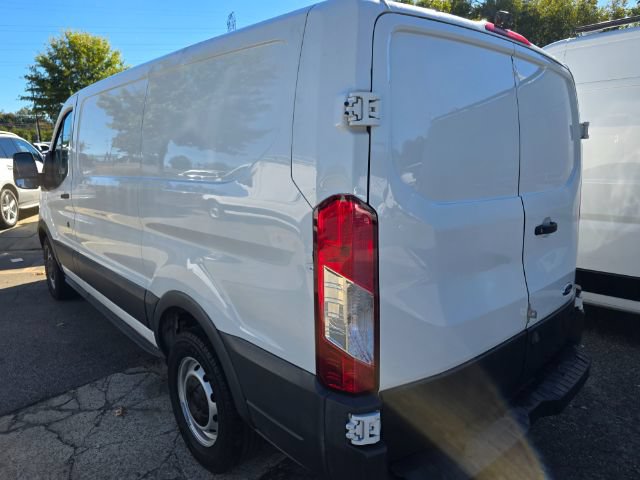 Used 2016 Ford Transit 150 130 Low Roof RWD image 3