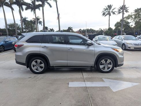 Used 2016 Toyota Highlander Limited w/ Driver Technology Package image 4