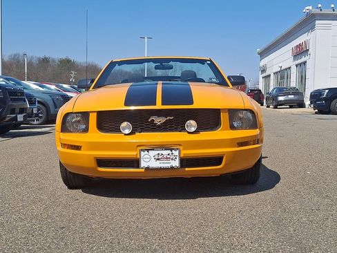 Used 2007 Ford Mustang Deluxe image 3