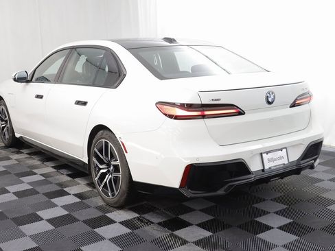 Certified 2025 BMW 750e xDrive 750e xDrive image 18