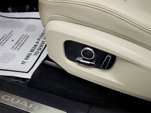 Used 2022 Jaguar F-PACE image 12