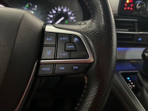 Used 2021 Toyota Sienna Limited image 59