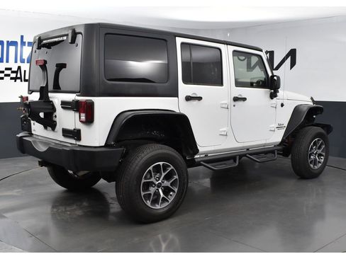 Used 2014 Jeep Wrangler Unlimited Rubicon w/ Connectivity Group AWD/4WD image 5