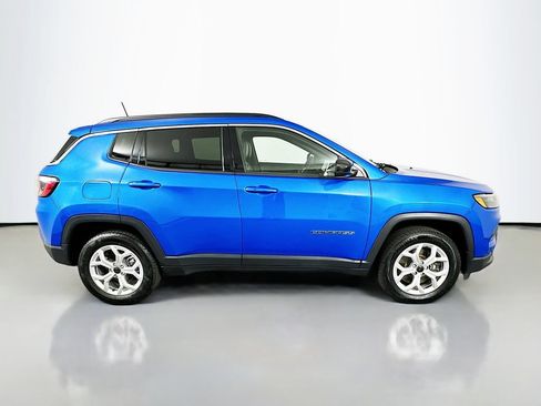 Used 2025 Jeep Compass Latitude AWD/4WD image 4
