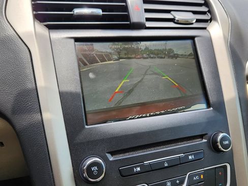 Used 2016 Ford Fusion SE FWD image 19