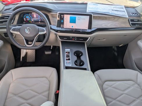 Used 2025 Volkswagen Atlas SE image 21