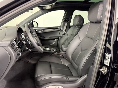 New 2026 Porsche Macan image 5