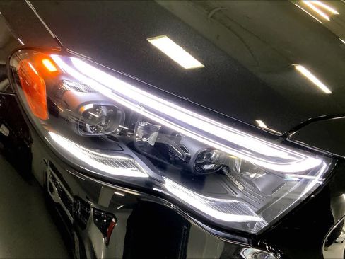 Used 2025 Mercedes-Benz E 450 4MATIC All-Terrain Wagon image 27