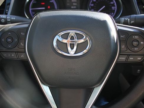 Used 2019 Toyota Camry LE image 10