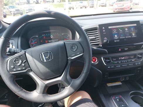 Used 2022 Honda Pilot TrailSport image 17