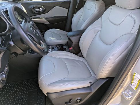 Used 2017 Jeep Cherokee Latitude w/ Safety/Convenience Group image 11