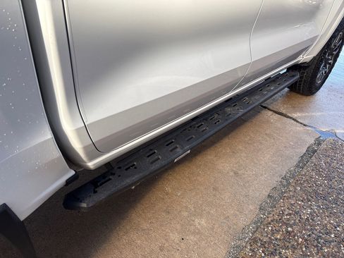 Used 2023 Chevrolet Colorado Z71 w/ Z71 Convenience Package 2 image 9