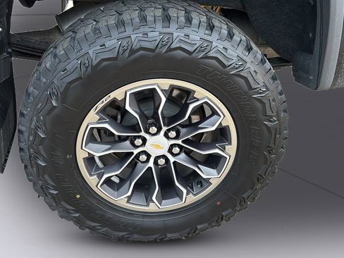 Used 2017 Chevrolet Colorado ZR2 image 11