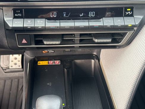 Used 2025 Toyota Camry XLE image 23