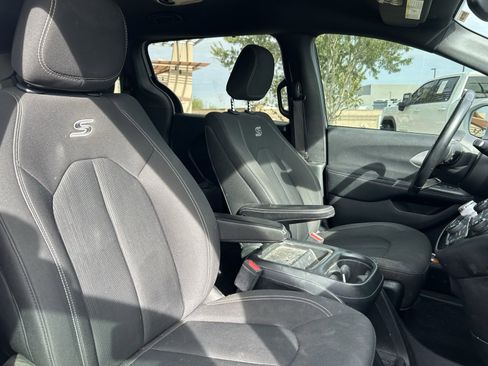 Used 2018 Chrysler Pacifica Touring Plus w/ S Appearance Package image 14