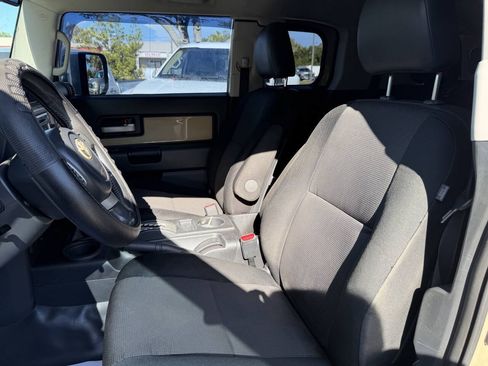 Used 2011 Toyota FJ Cruiser 4WD w/ Upgrade Pkg image 9