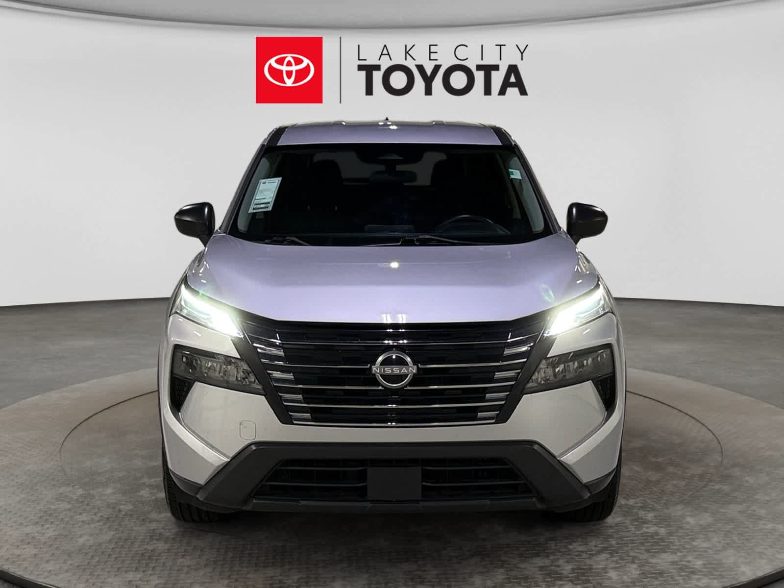 Used 2024 Nissan Rogue S AWD/4WD image 14