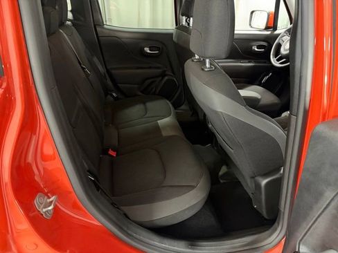 Used 2020 Jeep Renegade Altitude w/ UConnect 8.4 Nav Group AWD/4WD image 8