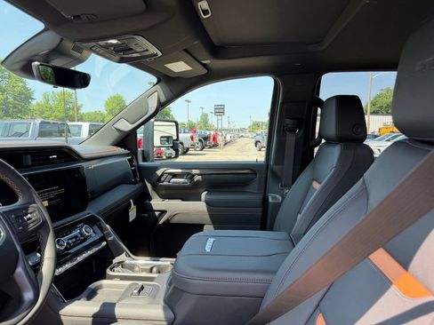 New 2026 GMC Sierra 3500 AT4 w/ Technology Package AWD/4WD image 17