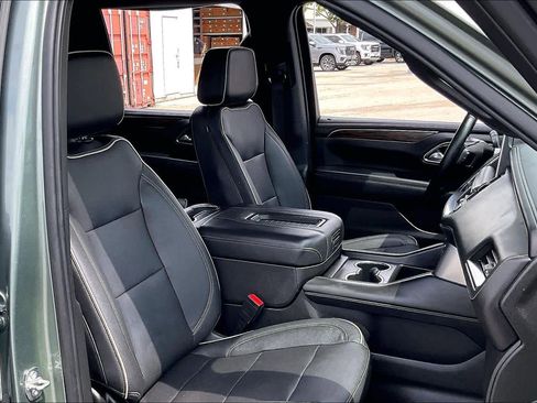 Used 2023 Chevrolet Suburban Premier image 9