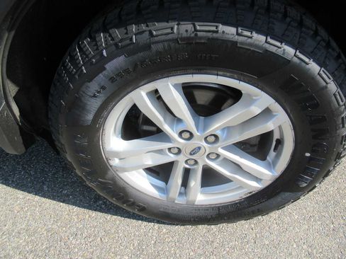 Used 2022 Ford Explorer XLT w/ Equipment Group 202A image 10