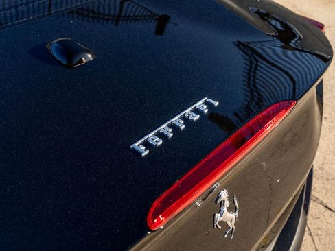 Used 2019 Ferrari Portofino image 15