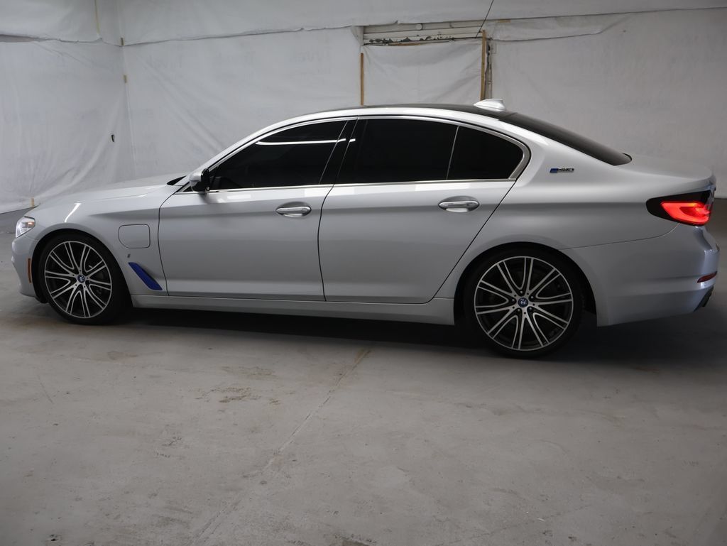 Used 2018 BMW 530e xDrive w/ Premium Package 2 AWD/4WD image 4