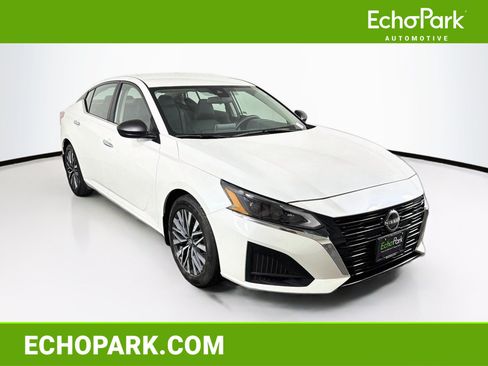 Used 2024 Nissan Altima 2.5 SV FWD image 1
