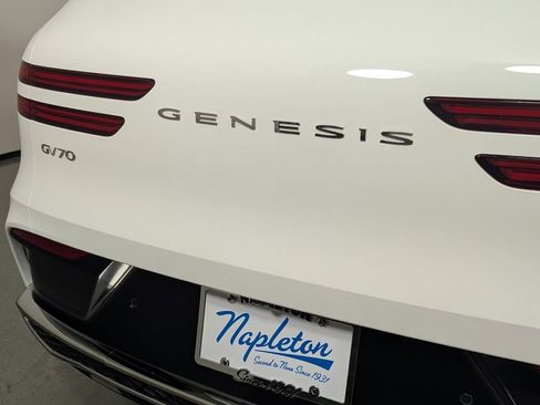 Used 2026 Genesis GV70 2.5T image 8